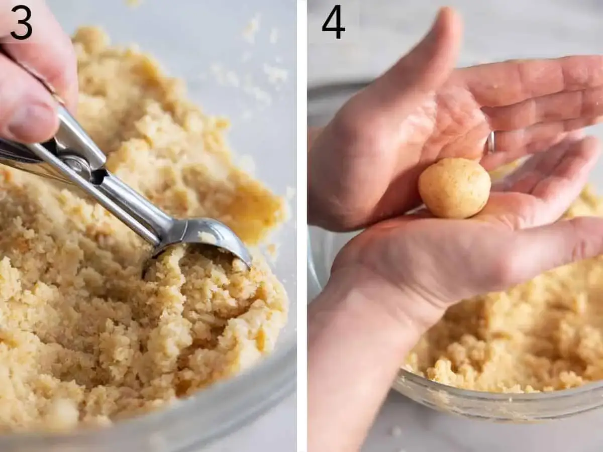 Forma sm&aring; bollar av smeten f&ouml;r ditt cake pops recept. En skopa anv&auml;nds f&ouml;r att ta ut smet, sedan rullas den till en perfekt kula i handen.
