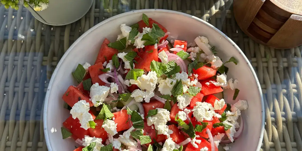 En h&auml;rlig somrig sallad med t&auml;rnad vattenmelon, fetaost och mynta. Perfekt f&ouml;r en varm sommardag!